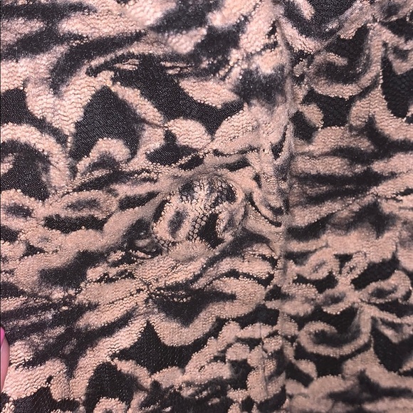 Fancy, soft lace style dress! - Picture 4 of 7